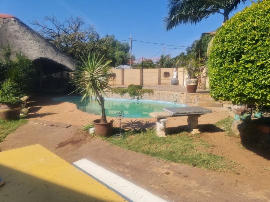 4 Bedroom Property for Sale in Oos Einde North West